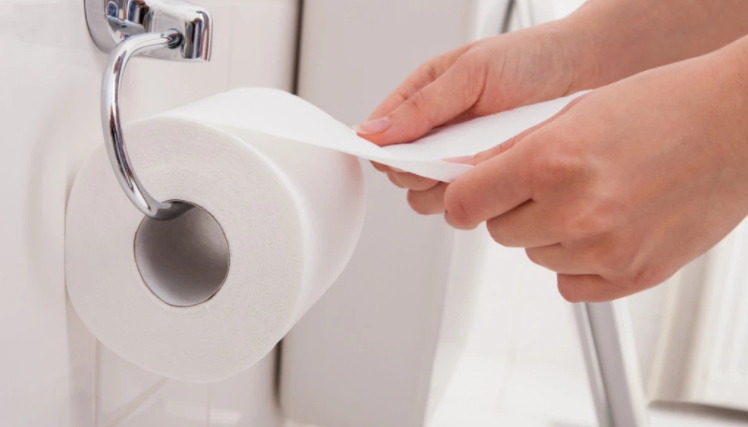 Sử dụng giấy vệ sinh kém chất lượng sẽ sản sinh ra các loại vi khuẩn có hại cho "cô bé"
